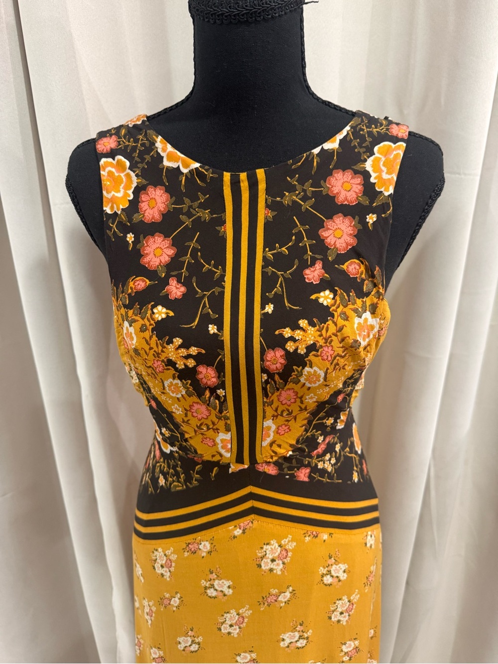 Floral Mustard and Black Sleeveless Maxi Dress - Picture 4 of 10